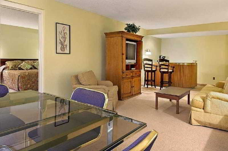 Ramada By Wyndham Raleigh Hotel Interior photo